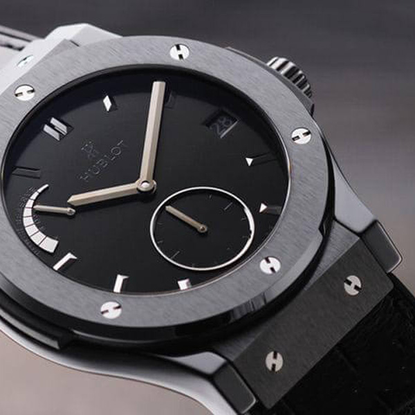 ウブロ HUBLOT クラシック フュージョン パワーリザーブ 8デイズ オールブラック 516.CM.1440.LR