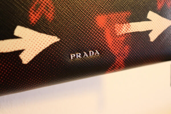 プラダ ラビット PRADAメンズ ラウンド長財布 プリント サフィアーノ 2ML317