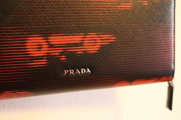 プラダ ラビット PRADAメンズ ラウンド長財布 プリント サフィアーノ 2ML317