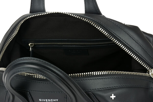 Givenchy ジバンシィスーパーコピー ナイチンゲール ミディアム スタッズ BB05097683001