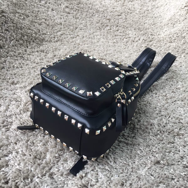 2018新作 Valentino ヴァレンティノスーパーコピー　RockStud leather mini backpack