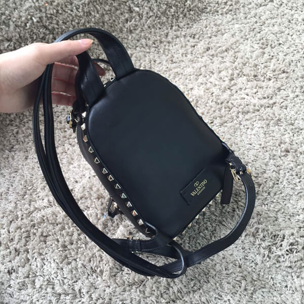 2018新作 Valentino ヴァレンティノスーパーコピー　RockStud leather mini backpack