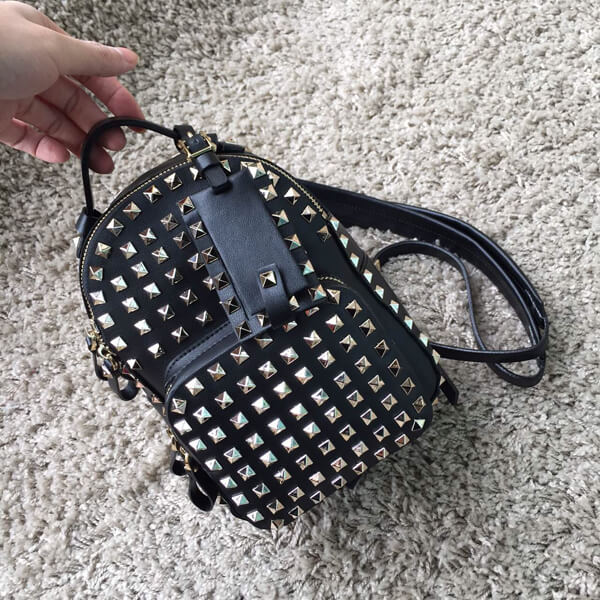 2018新作 Valentino ヴァレンティノスーパーコピー　RockStud leather mini backpack