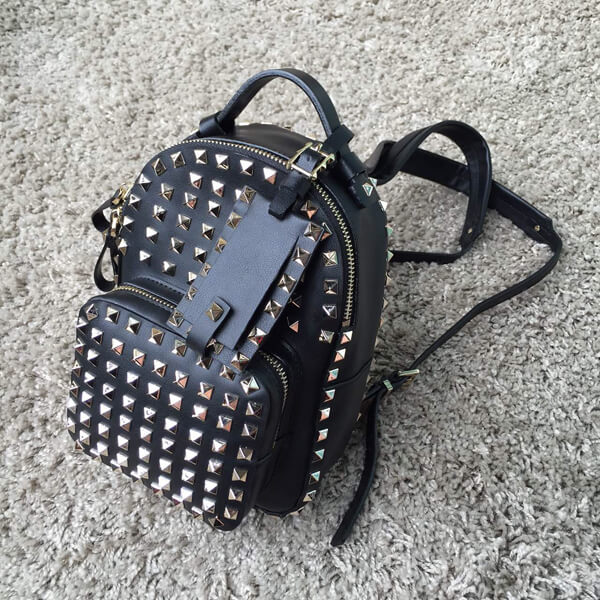 2018新作 Valentino ヴァレンティノスーパーコピー　RockStud leather mini backpack