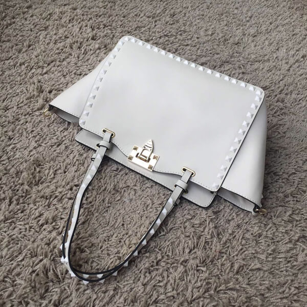 2018AW★Valentino ヴァレンティノスーパーコピー ミニ ロックスタッド White 2WAY Rockstud