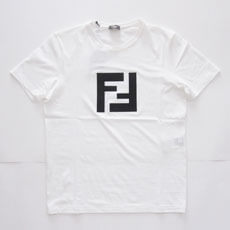 フェンディロゴパッチ コットン Tシャツ ホワイト FAF532A54P 正面のＦＦロゴがアピール