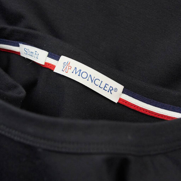 モンクレールスーパーコピー MONCLER ワンポイントのシンプルなデザイン