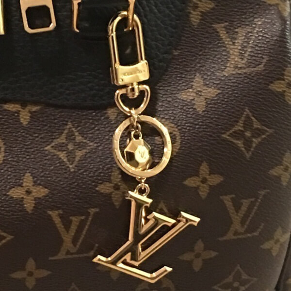 ギフト最適です♪◆ルイヴィトン スーパーコピー◆ポルト クレ･LV ファセット チャーム M65216★すぐ届く！