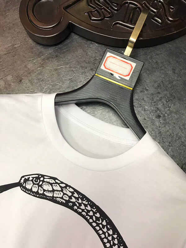 入手困難品！グッチスーパーコピー Snake LOGO Tシャツ 白/黑