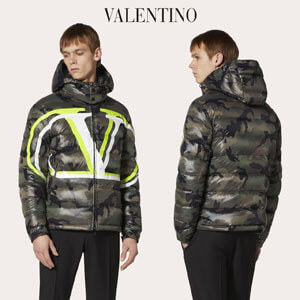 送料込国内発送★20AW VALENTINO Vロゴダウンジャケット カモフラージュ UV3CNA316GKMC8