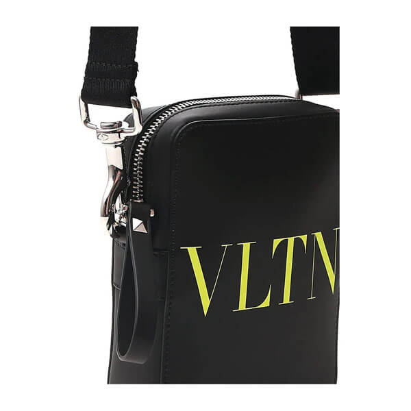 VALENTINO ∞ VLTN ロゴ レザー ミニショルダーバッグ UY2B0943FQK