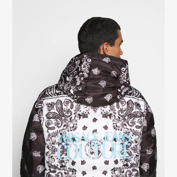 日本未入荷ヴェルサーチ【VERSACE ヴェルサーチ】RIPSTOP PRINTEDPAISLEY-ダウンジャケット VEI22T013-Q11