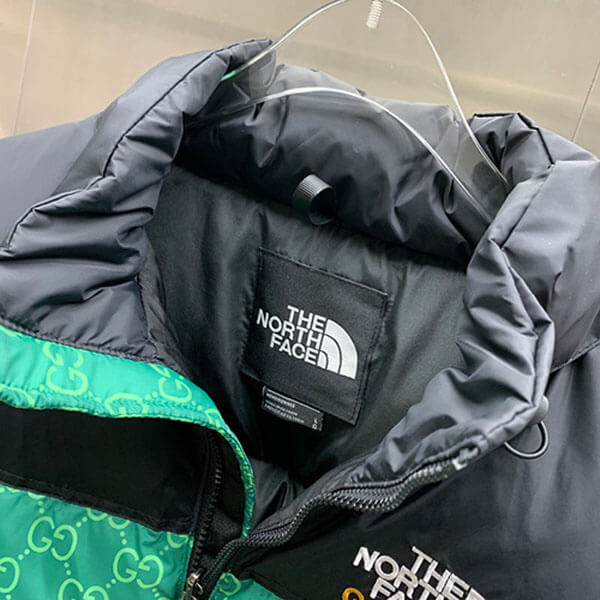 ノースフェイス グッチ 偽物 コラボ ダウンジャケット グッチ × The North Face 1996版型 人気話題コラボ！