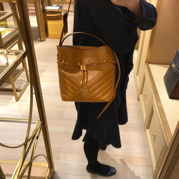 【トリーバーチ】KIRA CHEVRON MINI BUCKET BAG