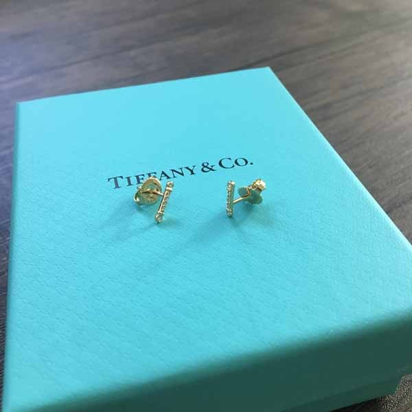 人気♪ ティファニー 18K ダイヤモンドバー ピアス コピー