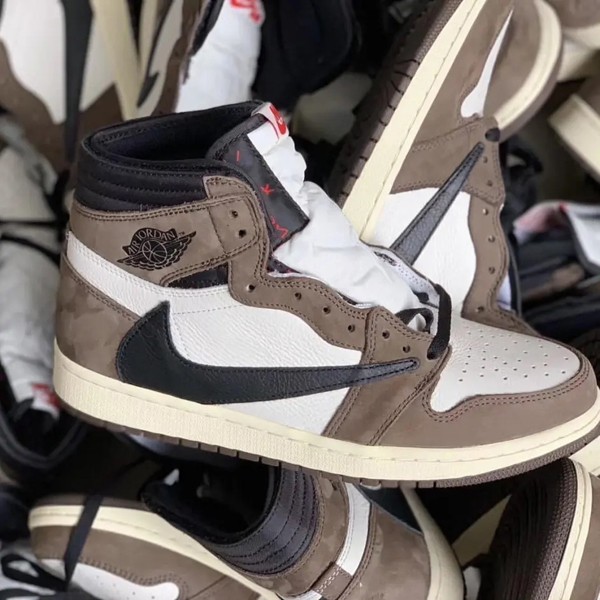 人気話題コラボ！ジョーダン トラビス 偽物◆世界中で大人気◆ ナイキ Jordan 1 Retro High Cactus Jack Travis Scott CD4487-100【スーパーコピー】