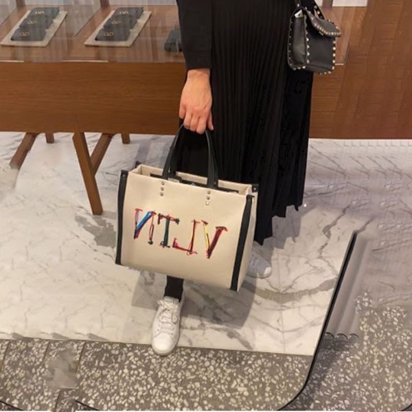 ◆ヴァレンティノ◆Medium VLTN 偽物 graph canvas tote bag◆ VY2B0A35MNU3DM