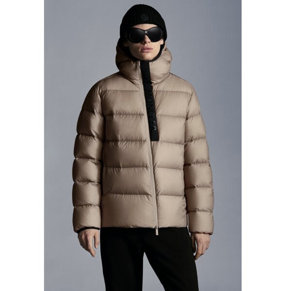 MONCLER モンクレール Giraud ショート ダウンジャケット スーパーコピーN級品 G20911A0002253A6J