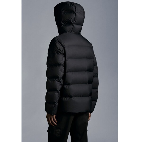 MONCLER モンクレール Giraud ショート ダウンジャケット スーパーコピーN級品 G20911A0002253A6J