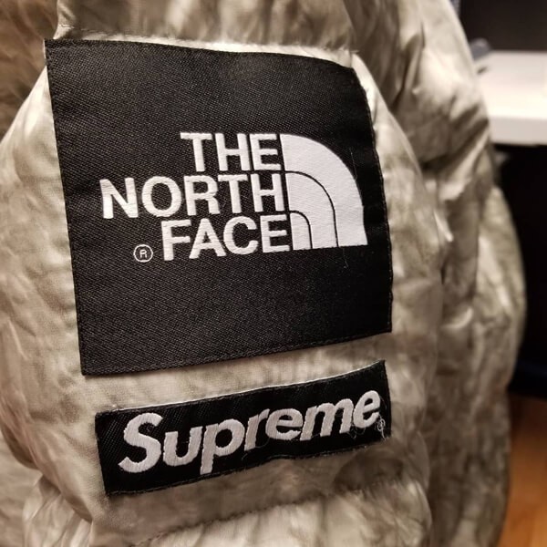 ペーパーヌプシ 偽物 シュプリーム The North Face Paper Print Nuptse シュプリーム コート