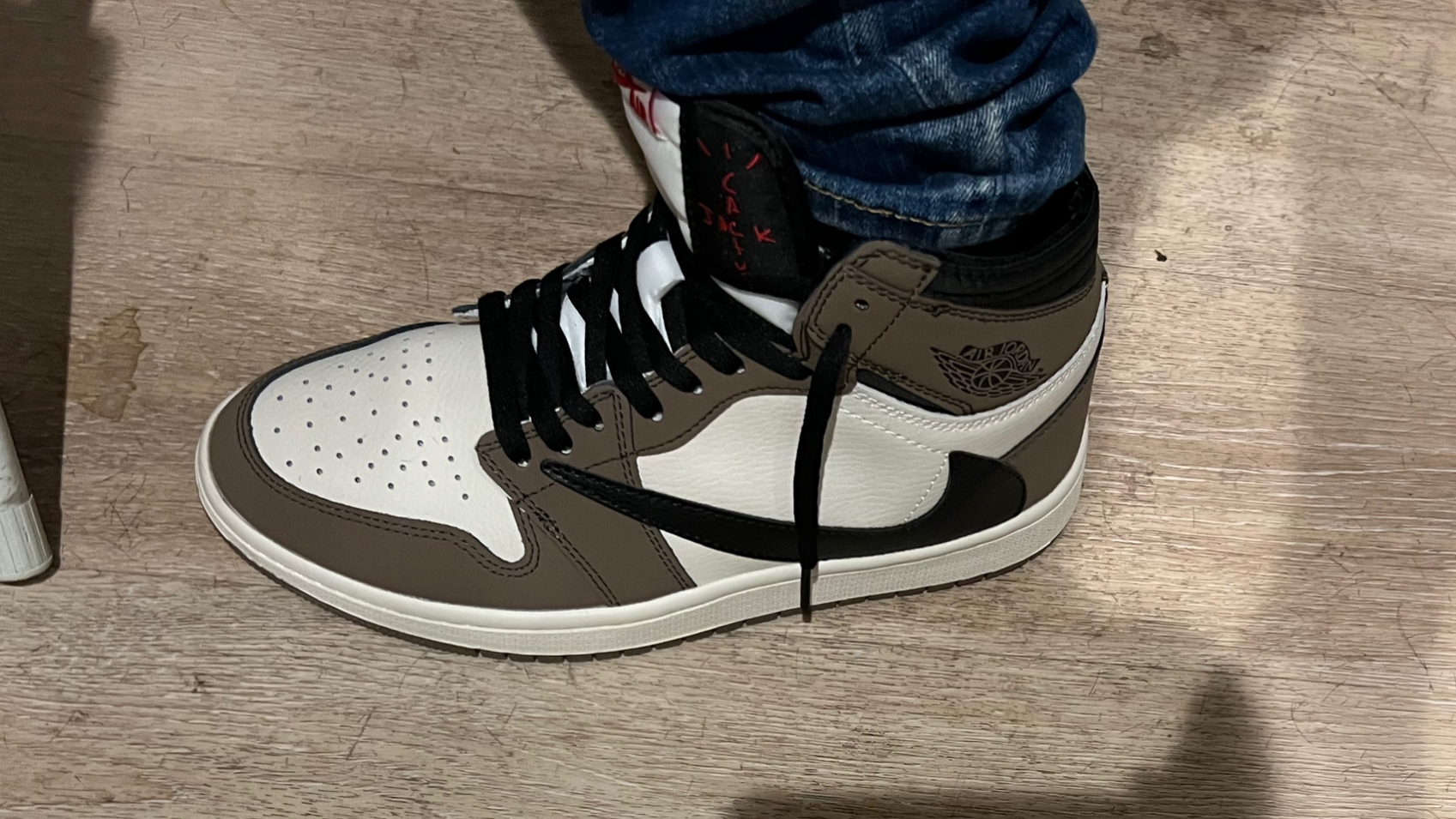 人気話題コラボ！ジョーダン トラビス 偽物◆世界中で大人気◆ ナイキ Jordan 1 Retro High Cactus Jack Travis Scott CD4487-100【スーパーコピー】