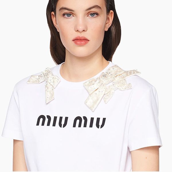 ☆大人気☆【MIU MIU 偽物】刺繍入り ジャージー Tシャツ リボン MJN2921YMTF072K