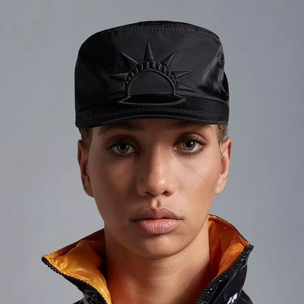 モンクレール 偽物 Alicia Keys ロゴ ベースボール キャップ I109F3B0000653803999