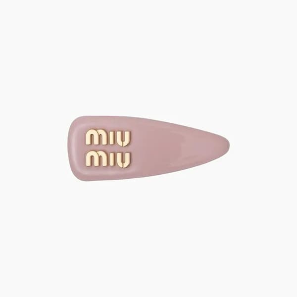 miumiu ヘアピン 偽物 韓国 スーパーコピー 東大門2023 パテントレザー ロゴ ヘアクリップ 全色