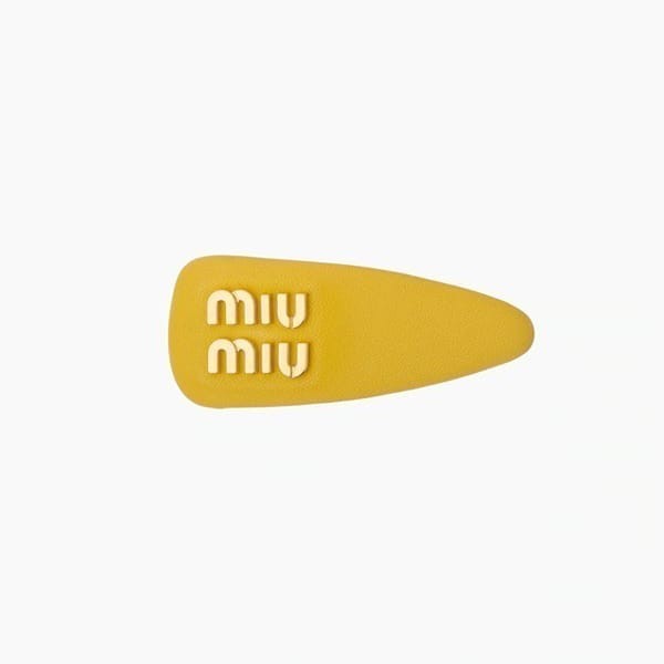 miumiu ヘアピン 偽物 韓国 スーパーコピー 東大門2023 パテントレザー ロゴ ヘアクリップ 全色