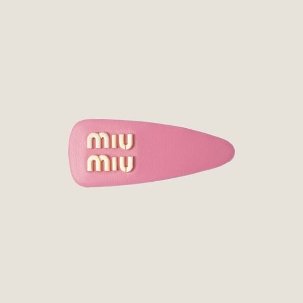 miumiu ヘアピン 偽物 韓国 スーパーコピー 東大門2023 パテントレザー ロゴ ヘアクリップ 全色