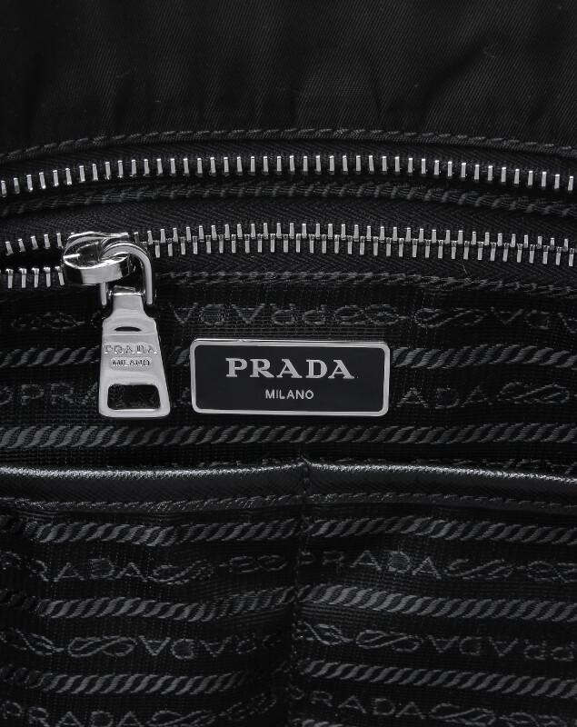 国内発送★PRADA/セレブ愛用☆オムツ換マット/ボトルホルダー付 1BG102