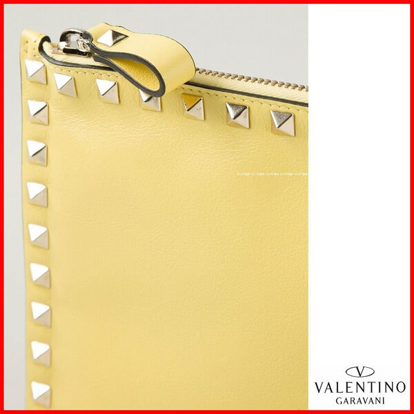 2018新作【Valentino ヴァレンティノスーパーコピー】RockstudクラッチバッグＬ Yellow