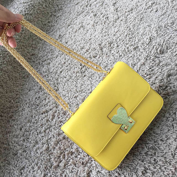 2018SS セレブ愛用者多数☆Valentino ヴァレンティノスーパーコピー☆ Yellow LAmour Leather Shoulder Bag