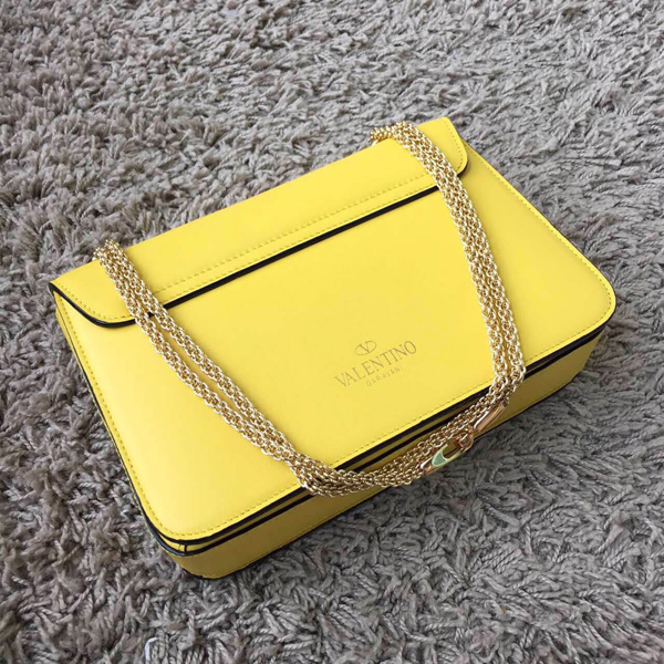 2018SS セレブ愛用者多数☆Valentino ヴァレンティノスーパーコピー☆ Yellow LAmour Leather Shoulder Bag