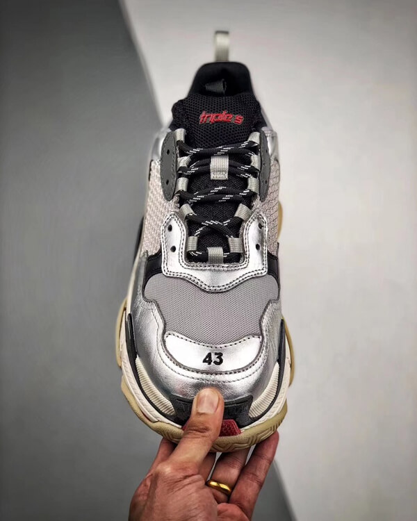 バレンシアガ Triple S Trainer “シルバー” 520156W09O3