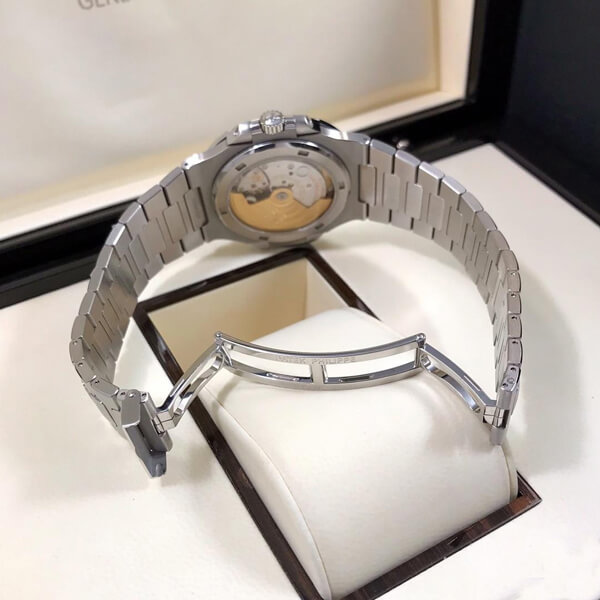 人気商品☆パテックフィリップPATEK PHILIPPEコピー ノーチラス ラージサイズ 5711/1A-010メンズ 自動巻き ステンレス ブルー【スーパーコピーN級品】