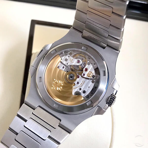 人気商品☆パテックフィリップPATEK PHILIPPEコピー ノーチラス ラージサイズ 5711/1A-010メンズ 自動巻き ステンレス ブルー【スーパーコピーN級品】