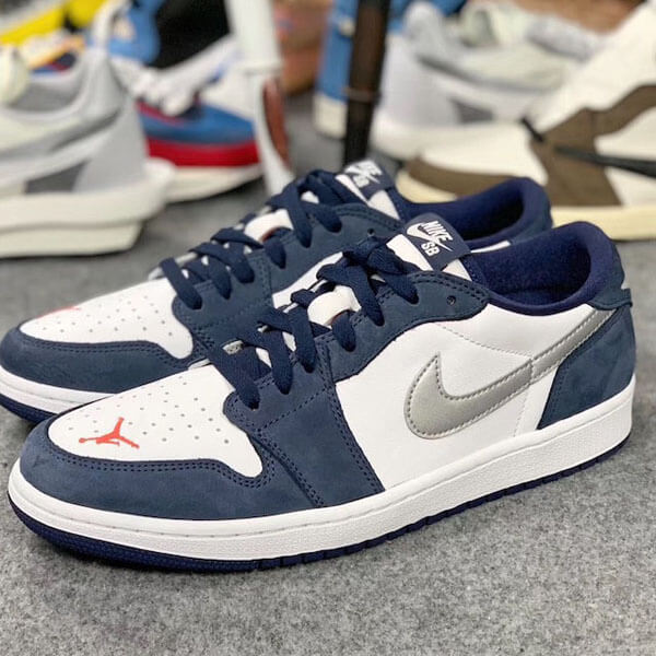 【ナイキ】Jordan 1 Low SB Midnight Navy ジョーダンミッドナイト CJ7891-400