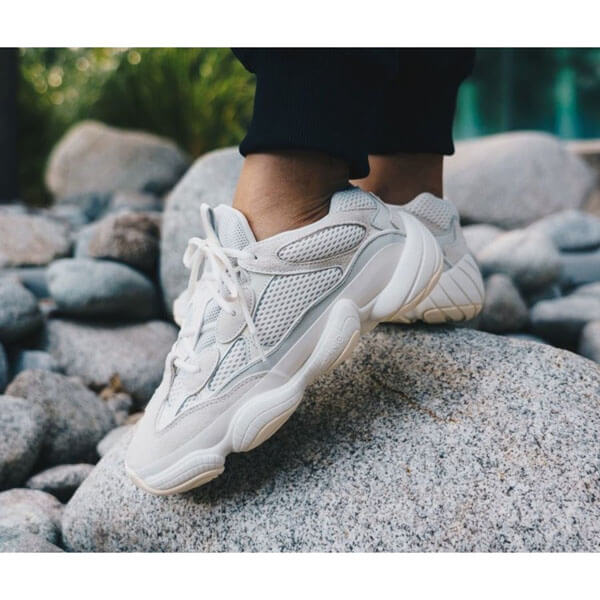 アディダス入手困難激レア!Yeezy Boost 500 Bone White　イージーブースト