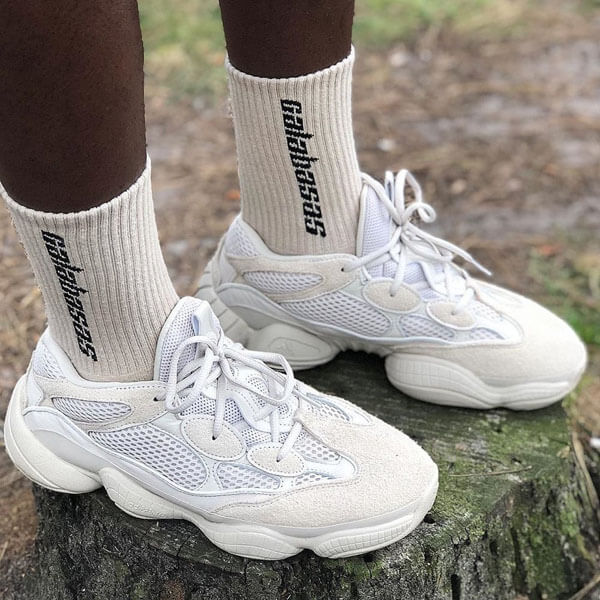 アディダス入手困難激レア!Yeezy Boost 500 Bone White　イージーブースト