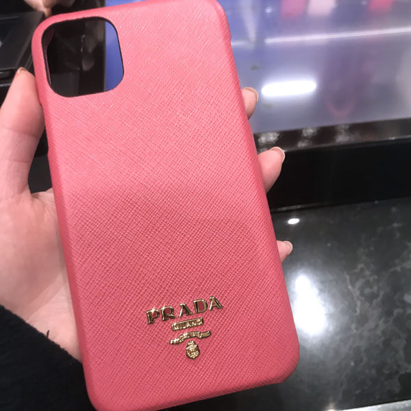 送料込【PRADA】NEW♪サフィアーノレザーiPhone11 Pro MAXケース