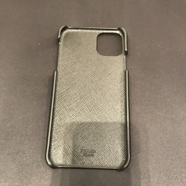 送料込【PRADA】NEW♪サフィアーノレザーiPhone11 Pro MAXケース