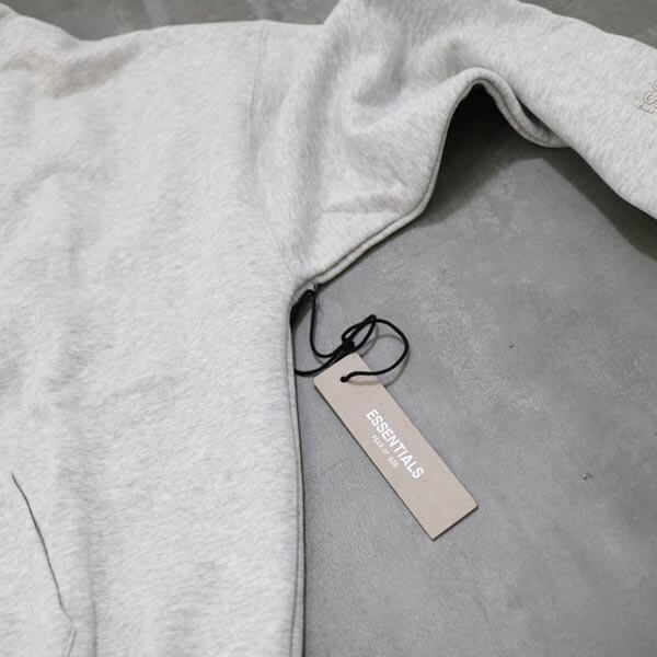 限定！エッセンシャルズ ロサンゼルス 偽物 LAFear of God Essentials Pullover Hoodie リフレクターロゴ