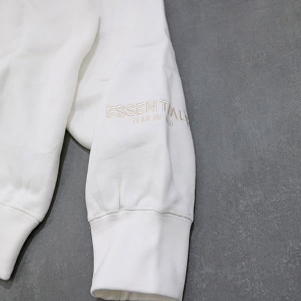 限定！エッセンシャルズ ロサンゼルス 偽物 LAFear of God Essentials Pullover Hoodie リフレクターロゴ